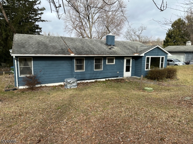 a front view of house with yard