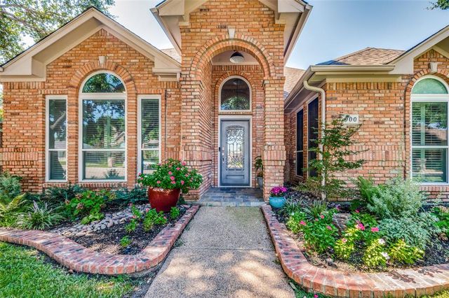 $550,000 | 900 McCoy Drive | Cardinal Village