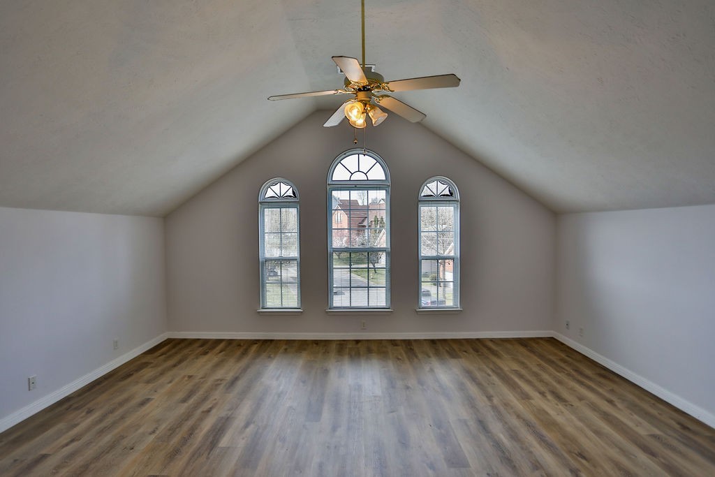 Huge BONUS Room over the garage