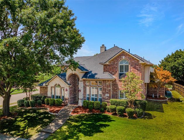 $525,000 | 3805 Lakeside Drive | Rowlett