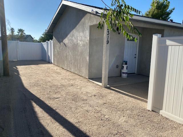 a view of backyard of the house