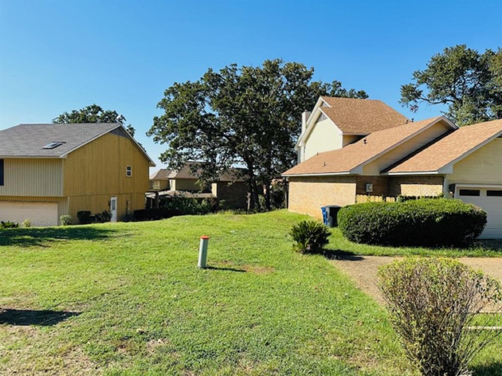 a view of a house with a backyard