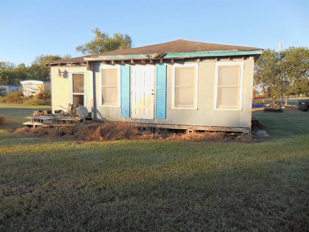 a front view of house with yard