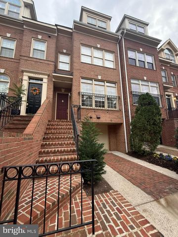 $5,995 | 1504 North Colonial Court | North Rosslyn