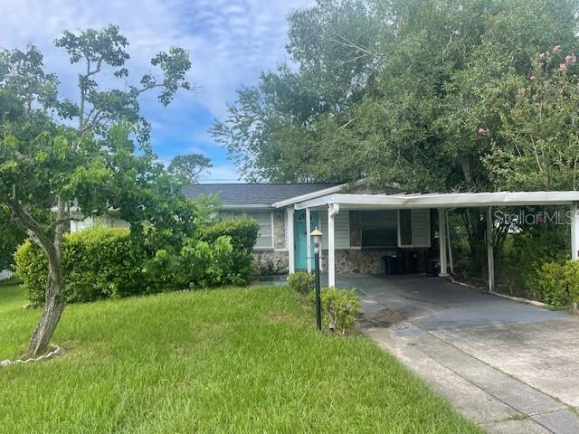 a view of a house with a yard