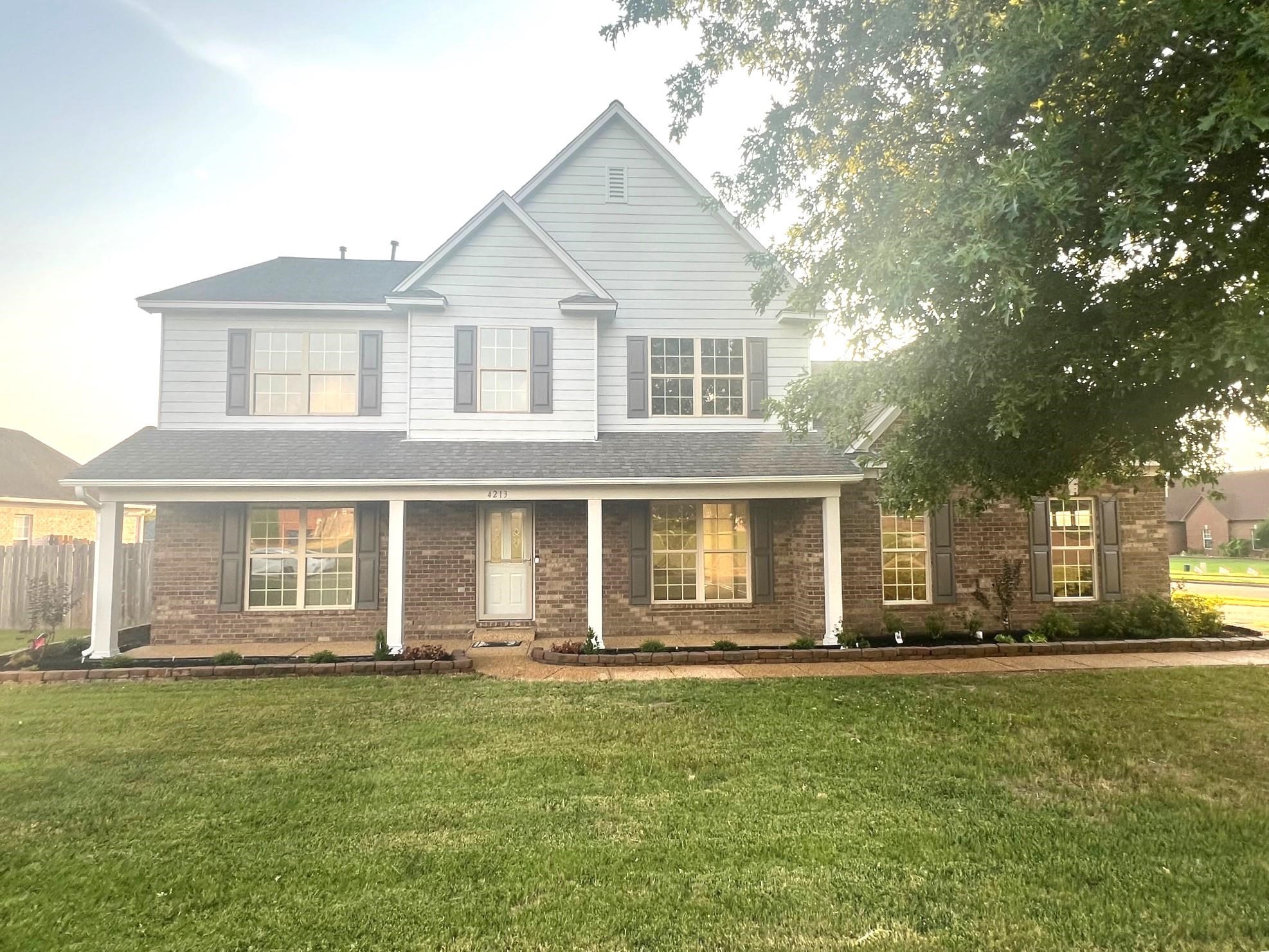 View of front property with a front yard