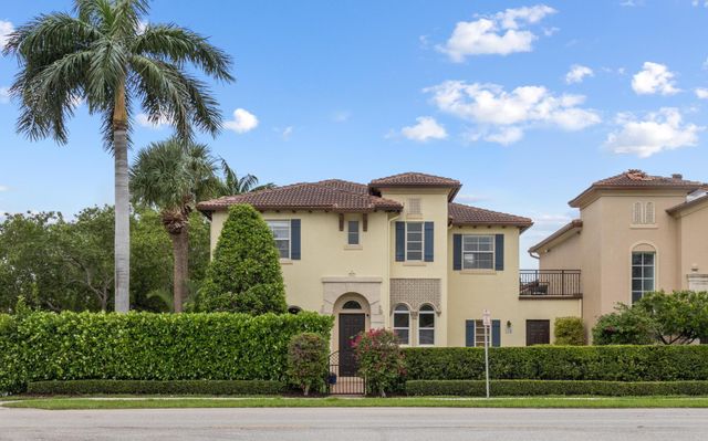 $848,000 | 110 Via Floresta Drive | Royal Poinciana