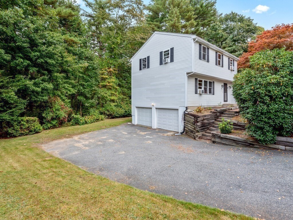 a view of a house with a yard and garage