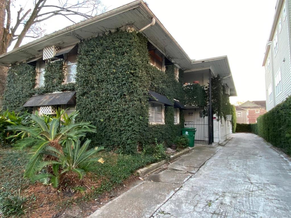 a view of a house with a yard and plants