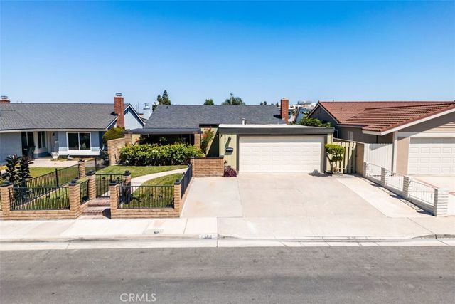 $980,000 | 5361 La Luna Drive | La Palma