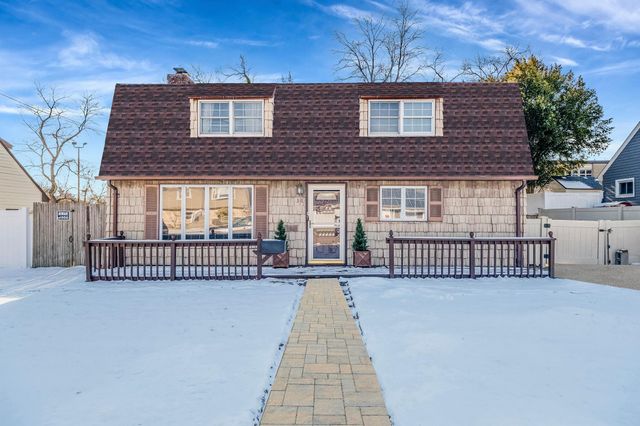 $625,000 | 38 East Gate | Copiague