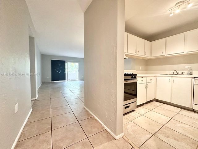 $2,200 | 6890 North Kendall Drive, Unit B204 | Pinecrest