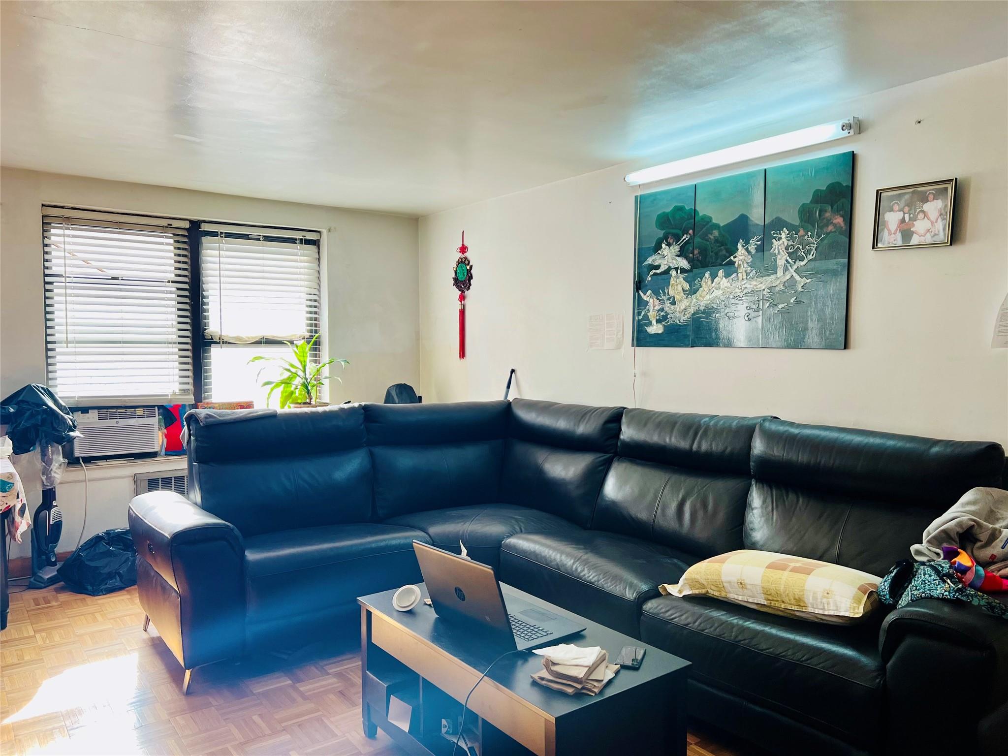 Living room with cooling unit and parquet floors