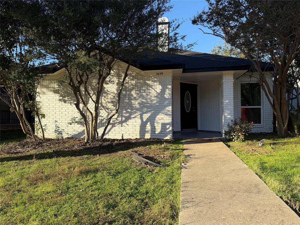 a view of house with yard