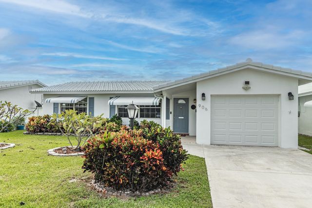 $355,000 | 906 Southwest 6th Avenue | Leisureville