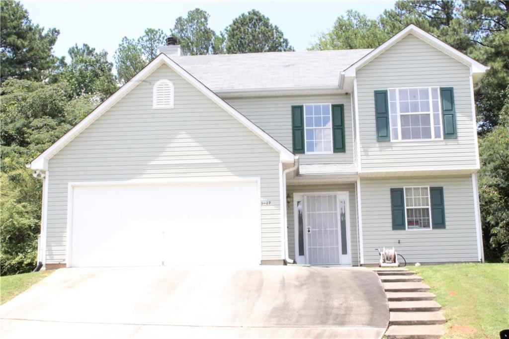 a view of a house with a yard