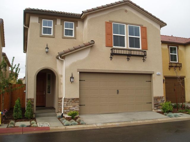 $2,395 | 3663 Etchings Way | Clovis