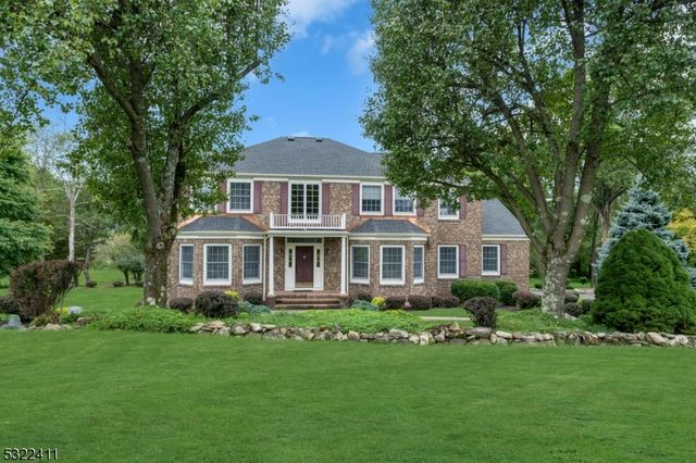 $825,000 | 8 Fox Hollow Way | Green Township - Sussex County