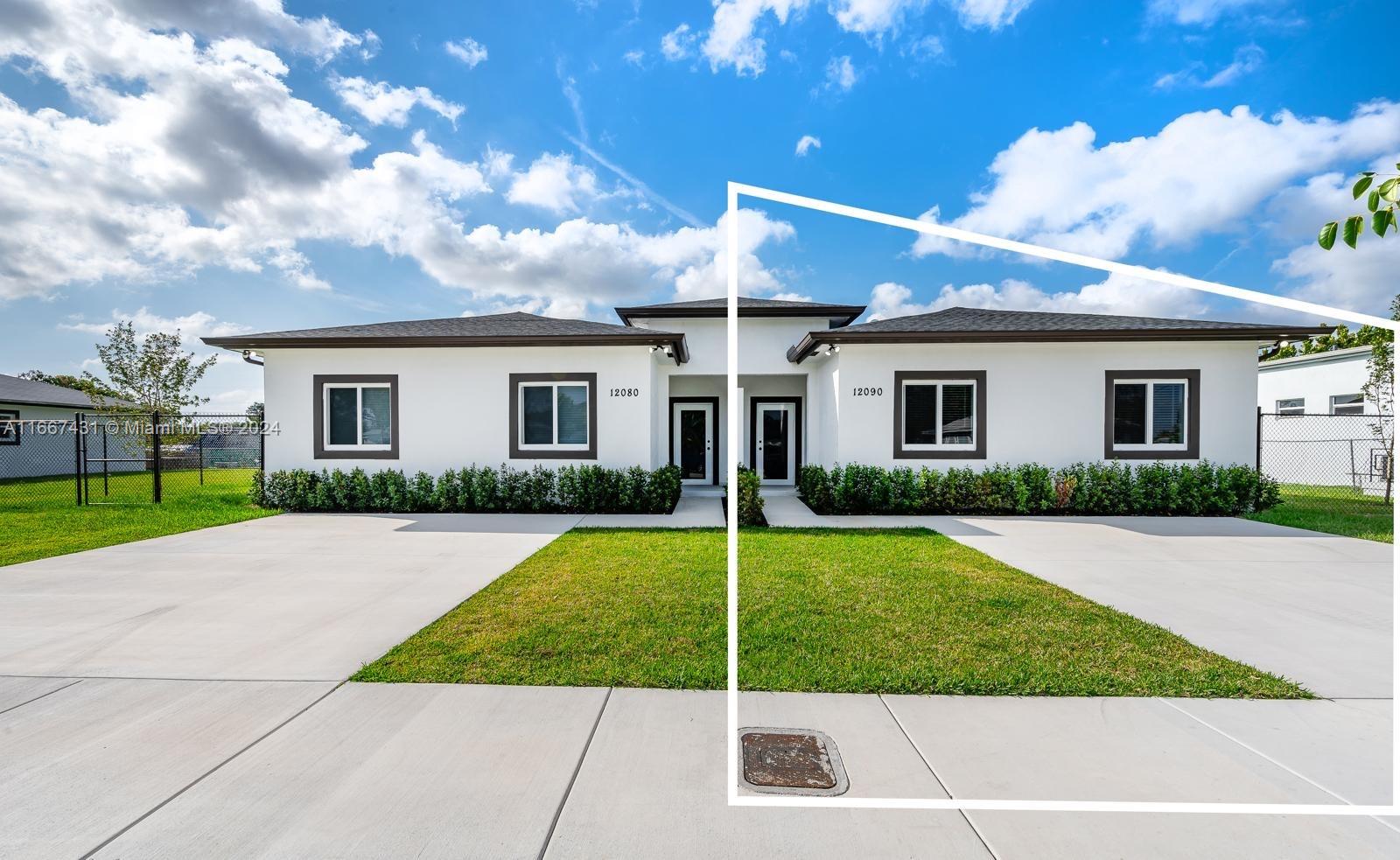 a view of a yard in front of house