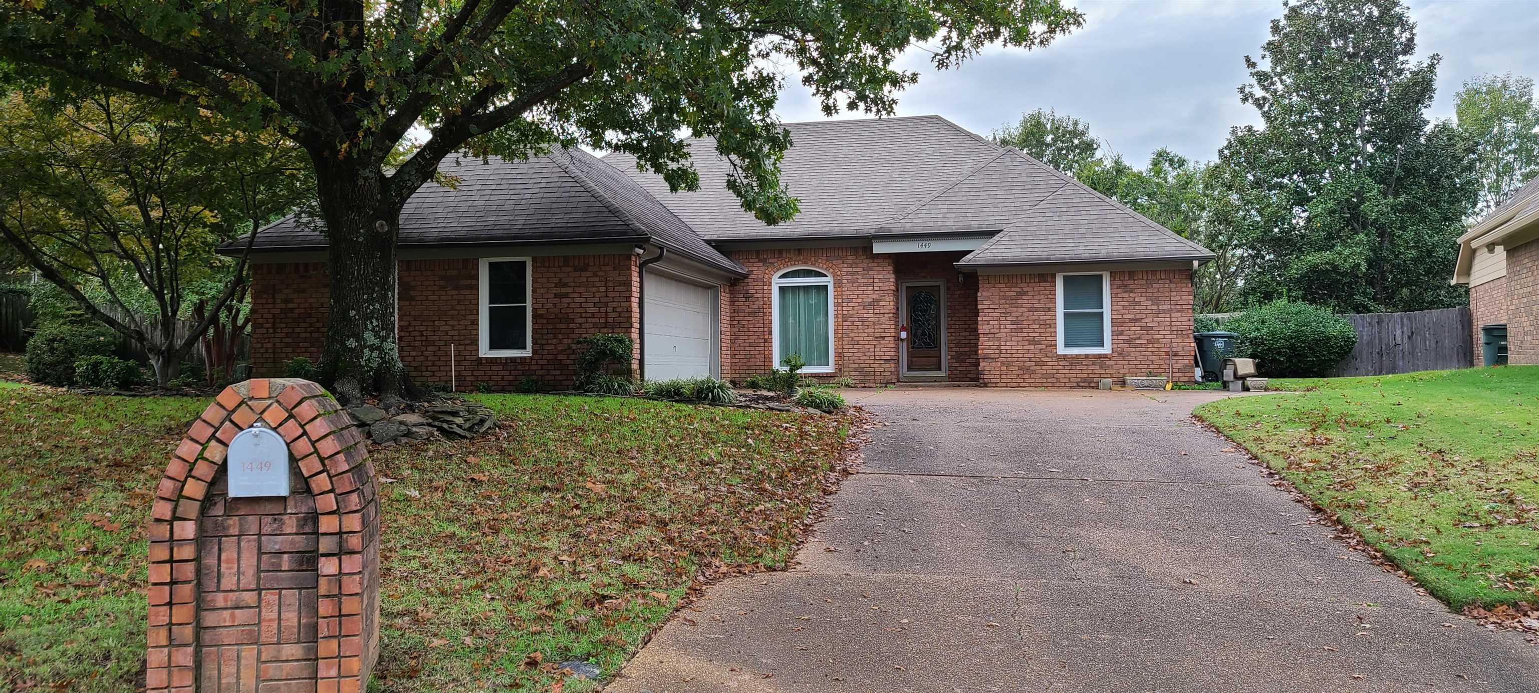 View of front facade with a front lawn and a garage