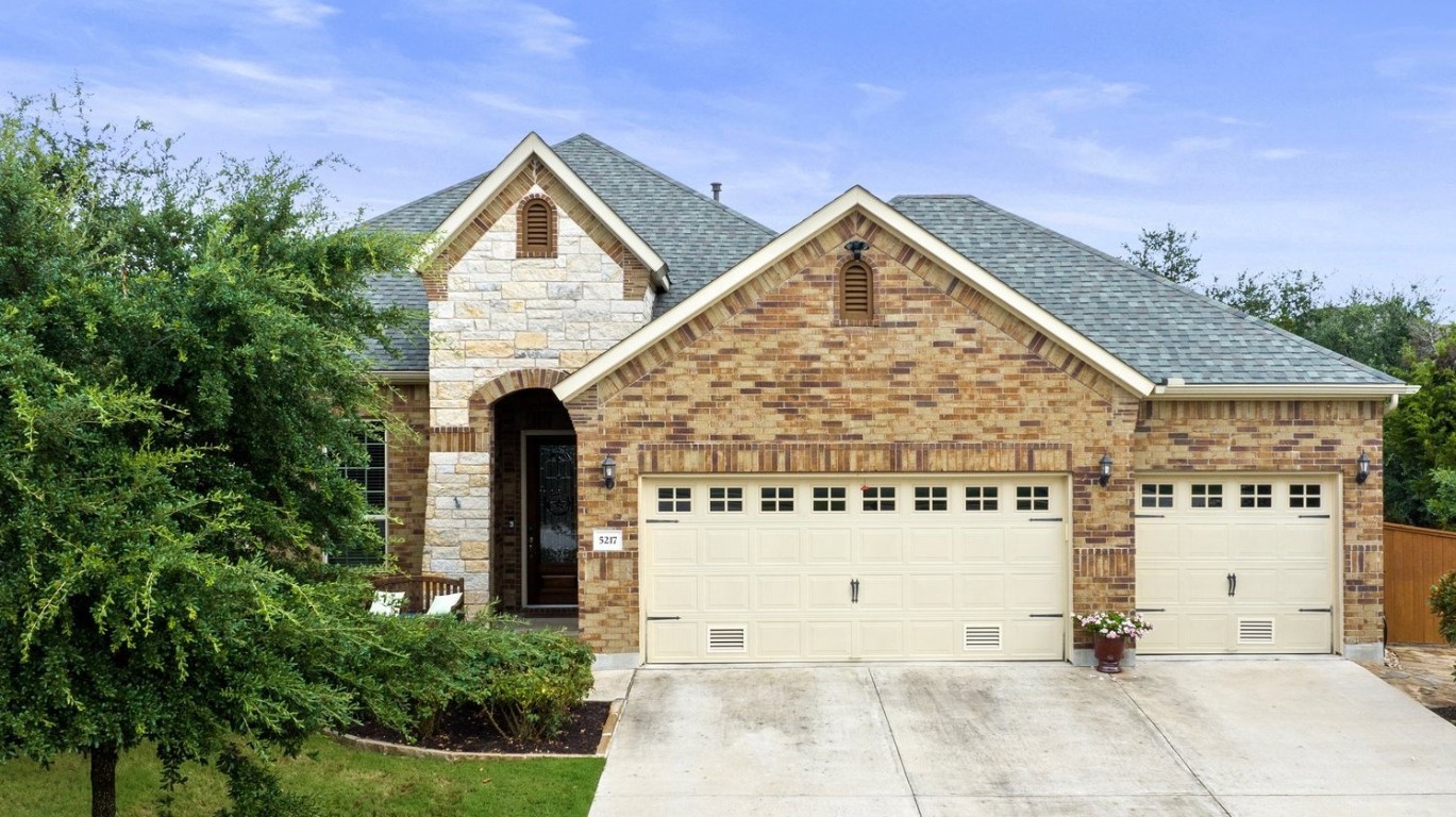 a view of a house with garage