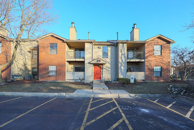 $215,000 | 1961 North Hicks Road, Unit 111 | Palatine