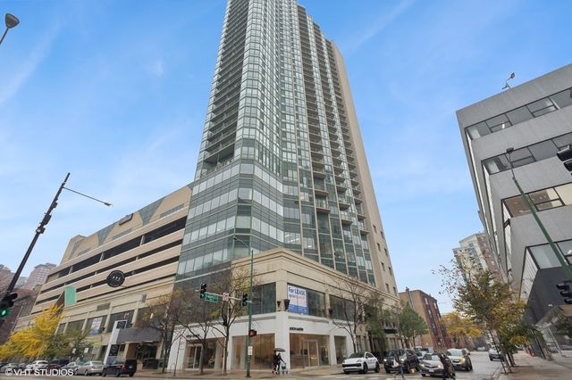 $189,000 | 111 West Maple Street, Unit 812 | Gold Coast Galleria