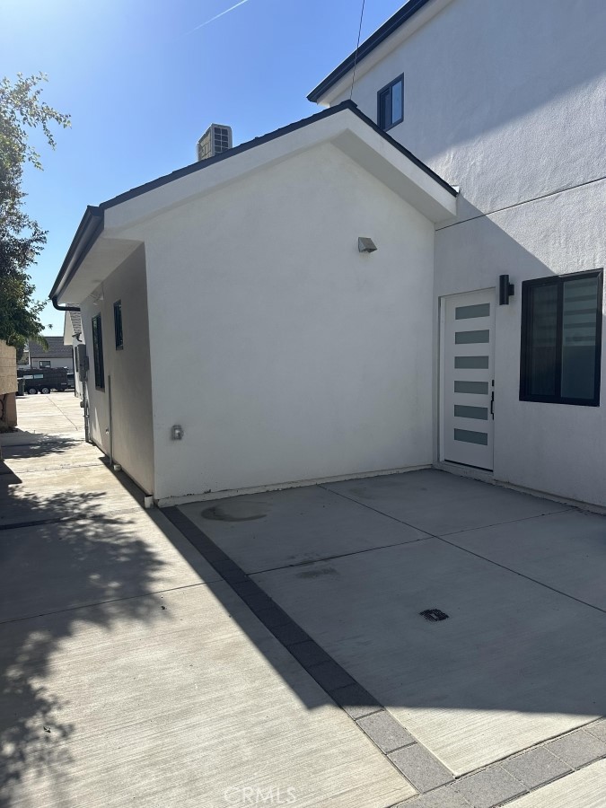 a view of a garage