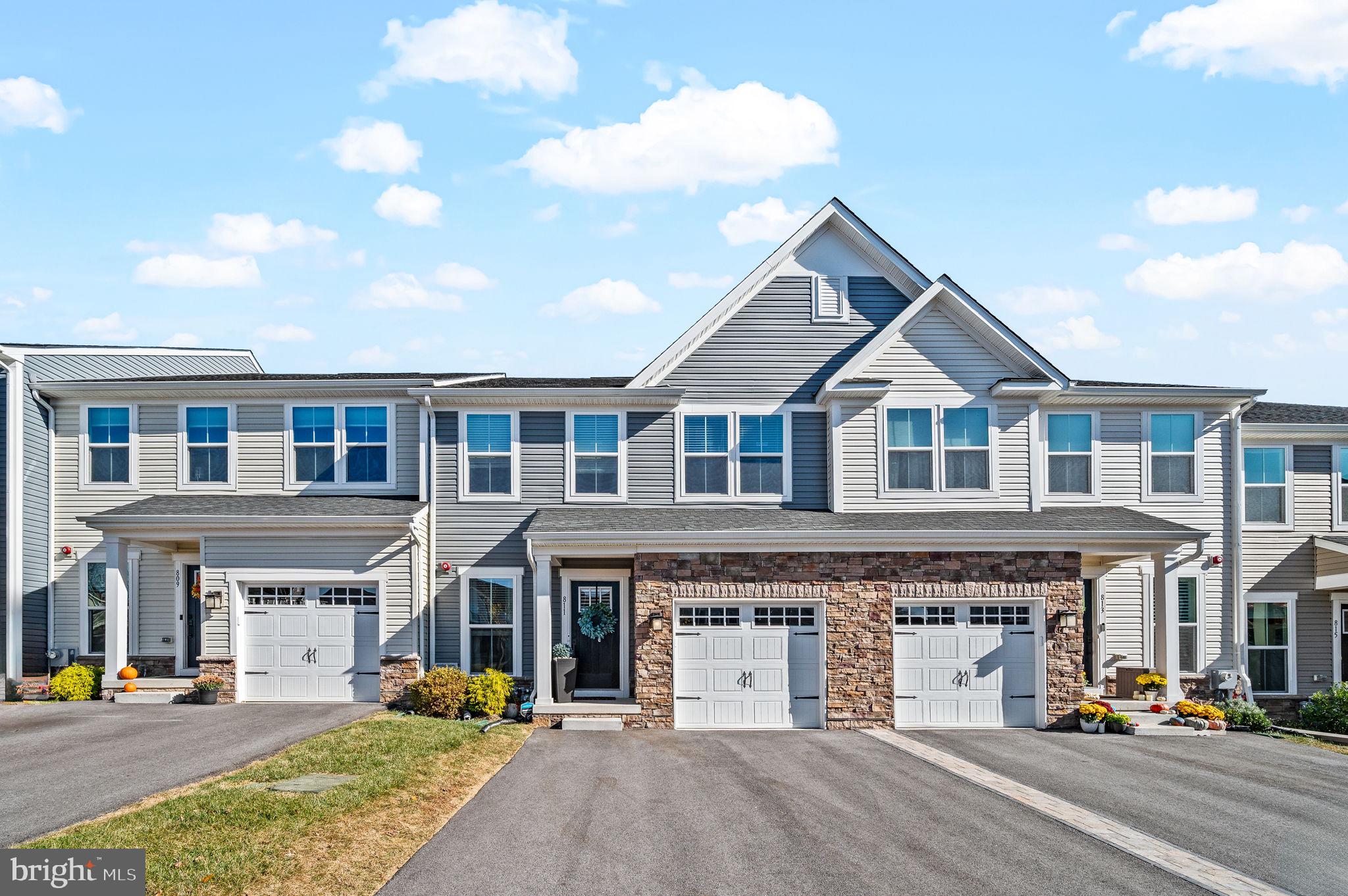 a view of a house with cars park