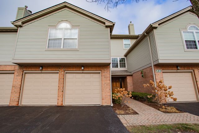 $289,999 | 32 Kristin Circle, Unit 2 | Schaumburg