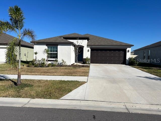 a view of a house with a yard