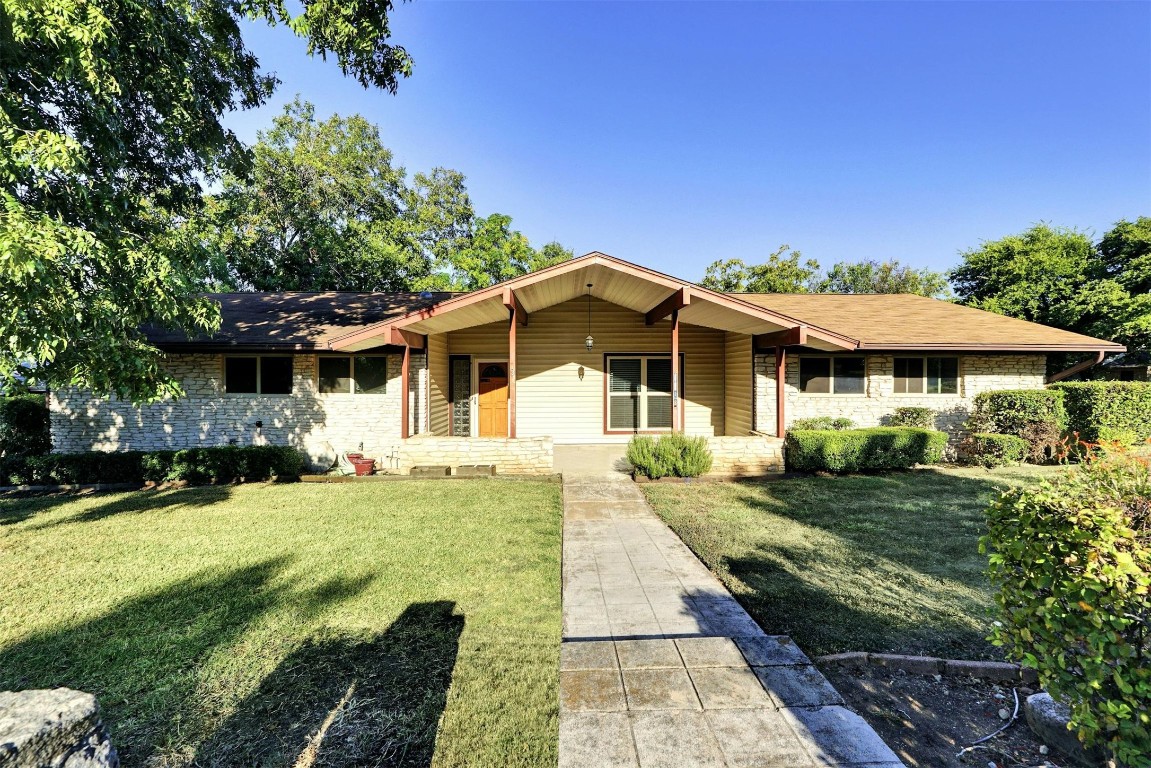 Get ready to breathe new life into this vintage charmer in the sought-after University Hills neighborhood