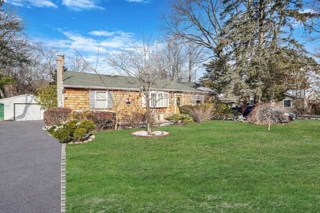 $500,000 | 21 Floral Park Street | North Great River