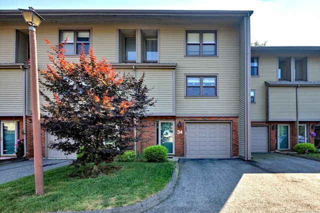 $274,900 | 34 Metacomet Drive, Unit 34 | Meriden