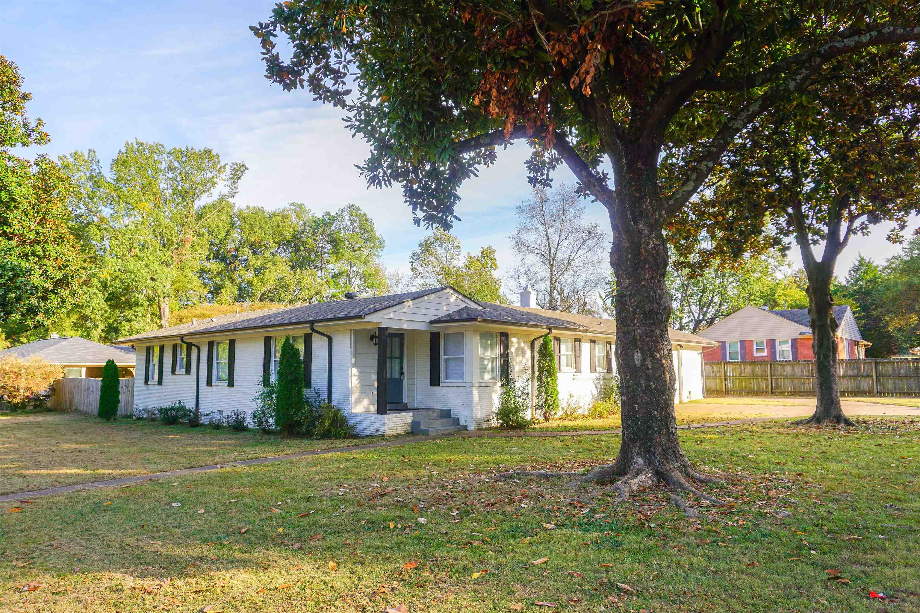 Ranch-style house featuring a front lawn