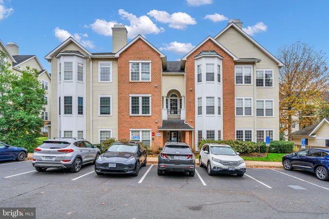 $415,900 | 4139 Fountainside Lane, Unit F104 | Fair Oaks