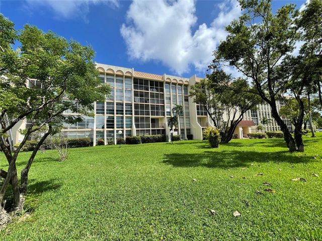 $1,900 | 851 Three Islands Boulevard, Unit 404 | Three Islands