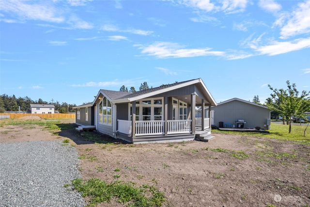 $459,600 | 930 Carl Avenue | Rolling Hills