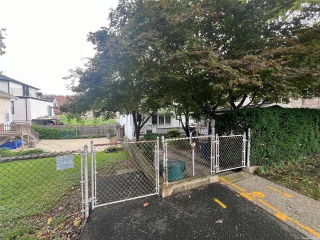 $800,000 | 760 Throgs Neck Expressway | Throgs Neck