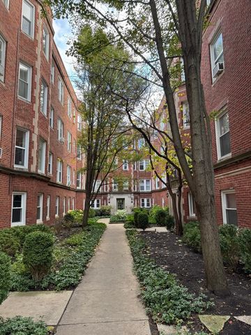 $130,000 | 1411 West Farwell Avenue, Unit L2 | East Rogers Park