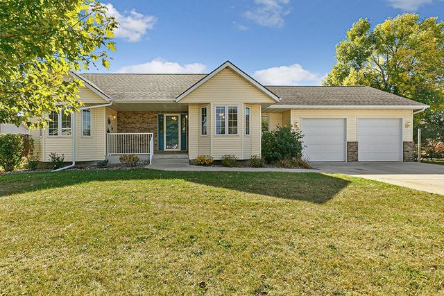 $335,000 | 725 Liinhaven Lane Northeast | Owatonna