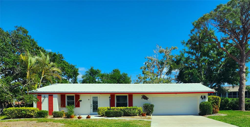 a view of house with a big yard