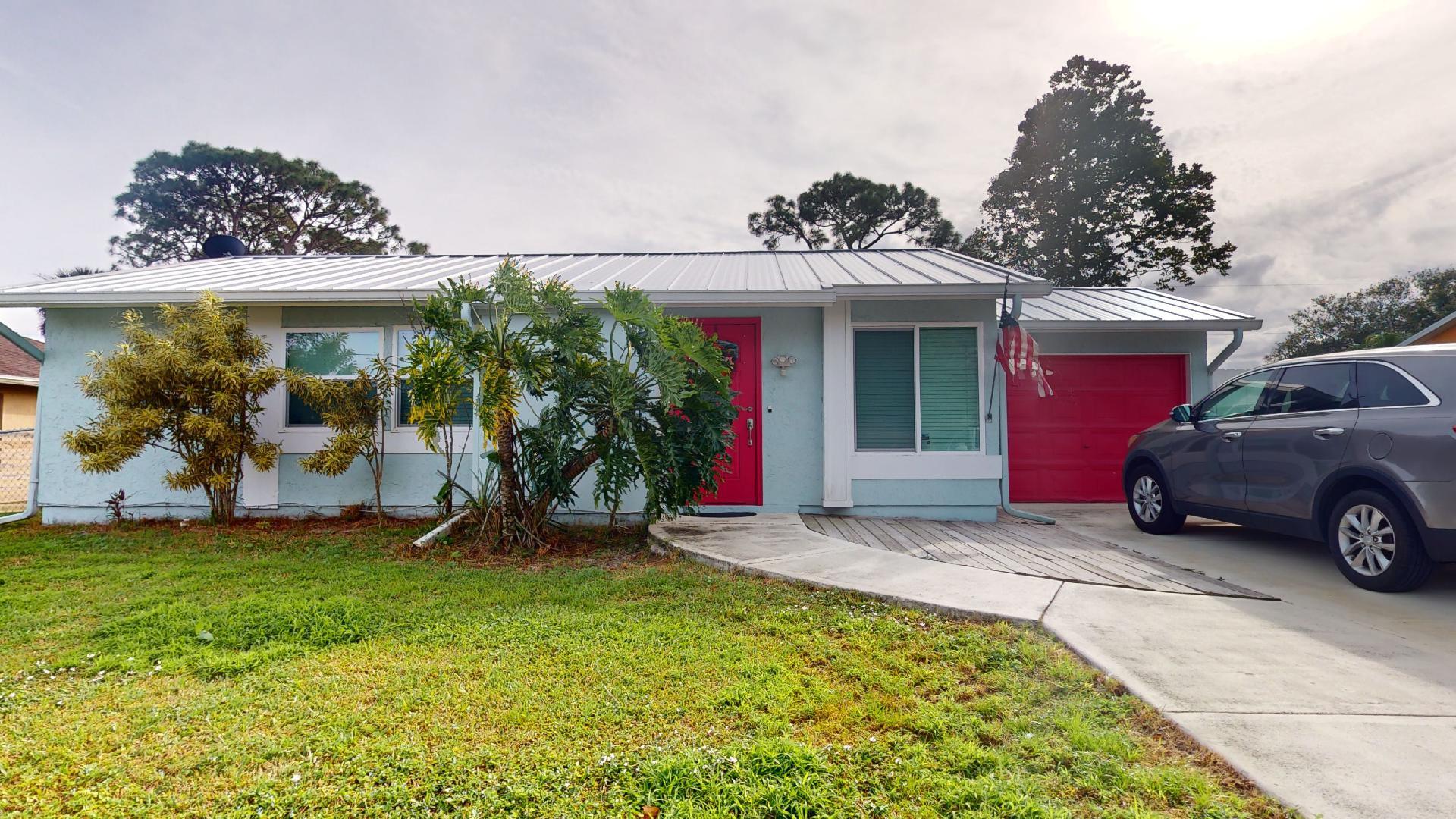 a view of a house with a porch and a yard