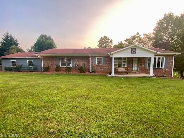 $375,000 | 2949 Playmore Beach Road | Lenoir Township - Caldwell County