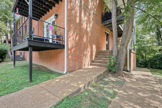 $320,000 | 601 Boyd Mill Avenue, Unit H2 | Central Franklin