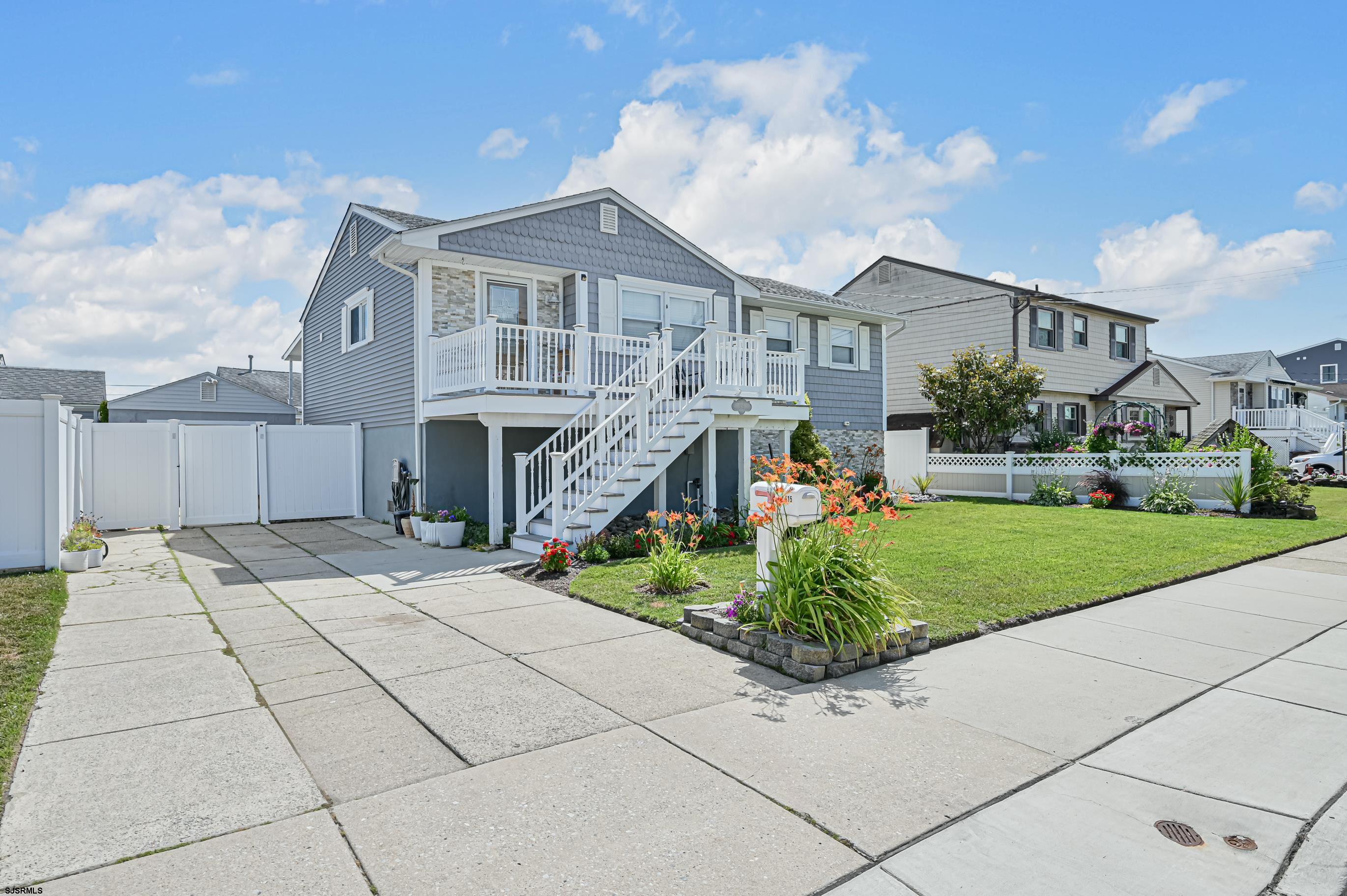 a front view of house with yard