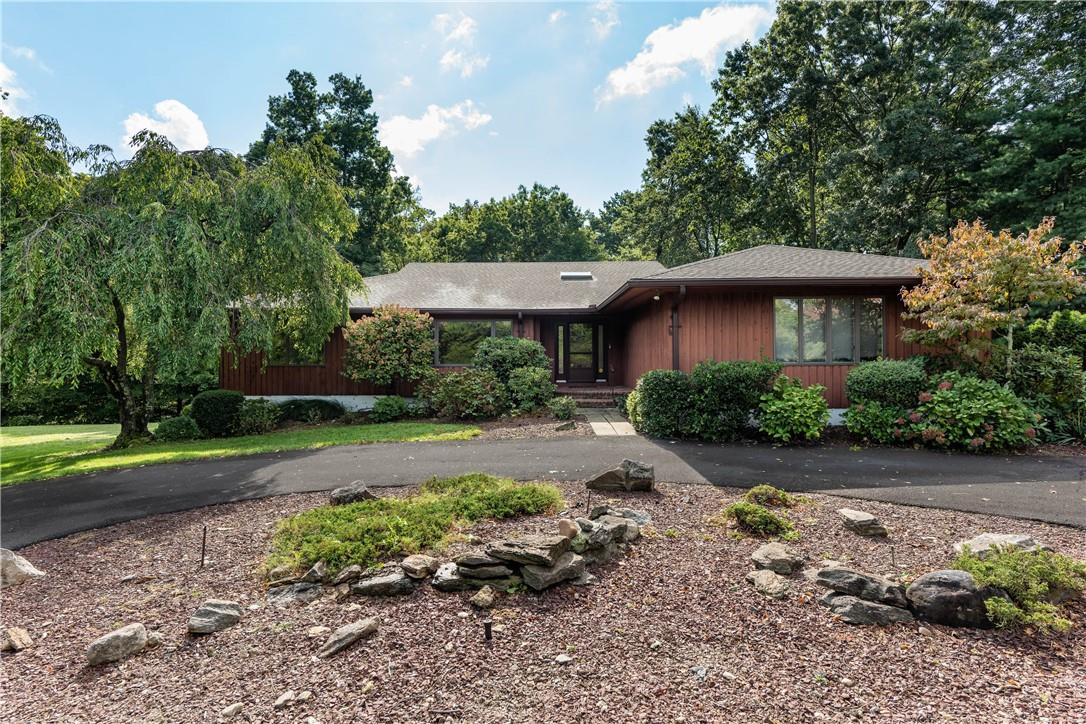 14 Kenilworth Lane - front courtyard