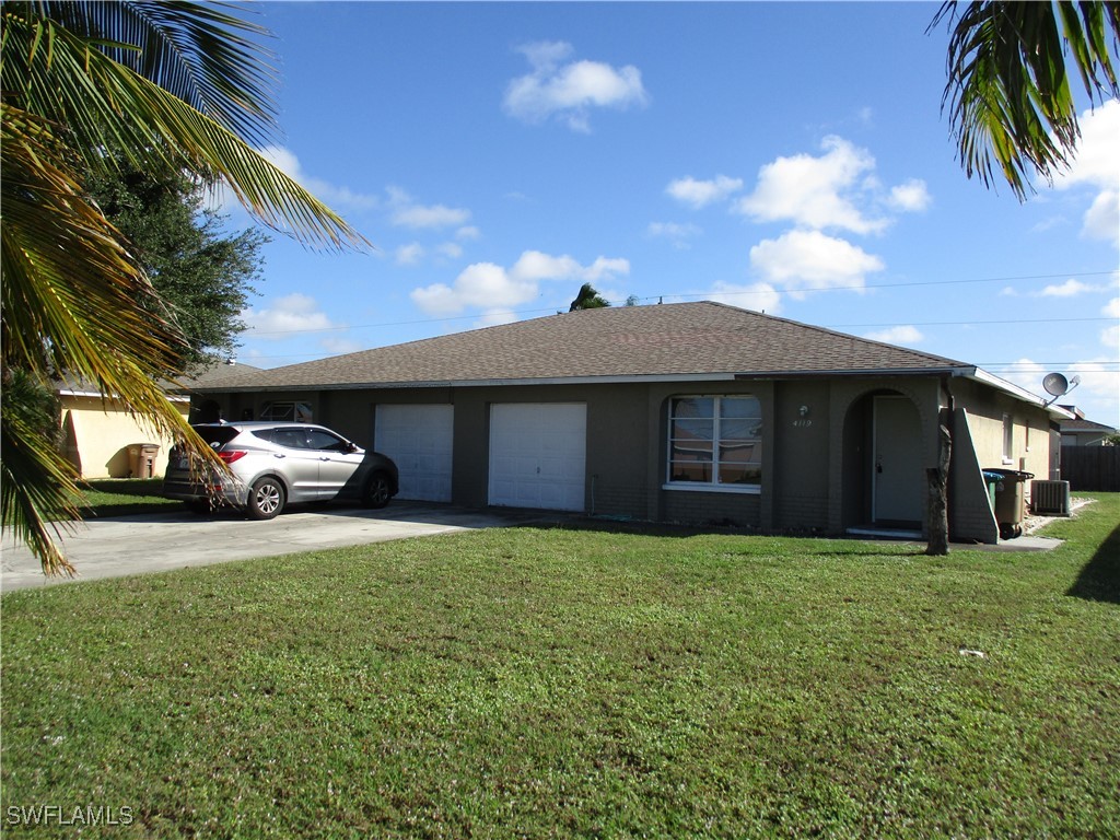 a view of a house with a yard