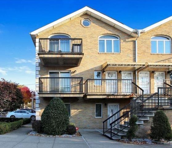 $789,000 | 7601 14th Avenue, Unit 2A | Bensonhurst