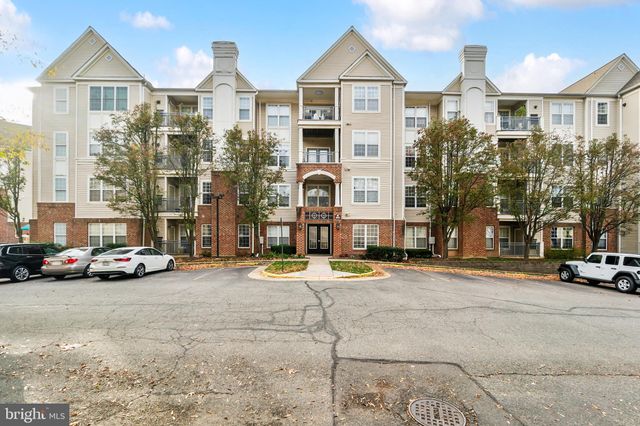 $429,000 | 3015 Nicosh Circle, Unit 2102 | Falls Church - Fairfax County